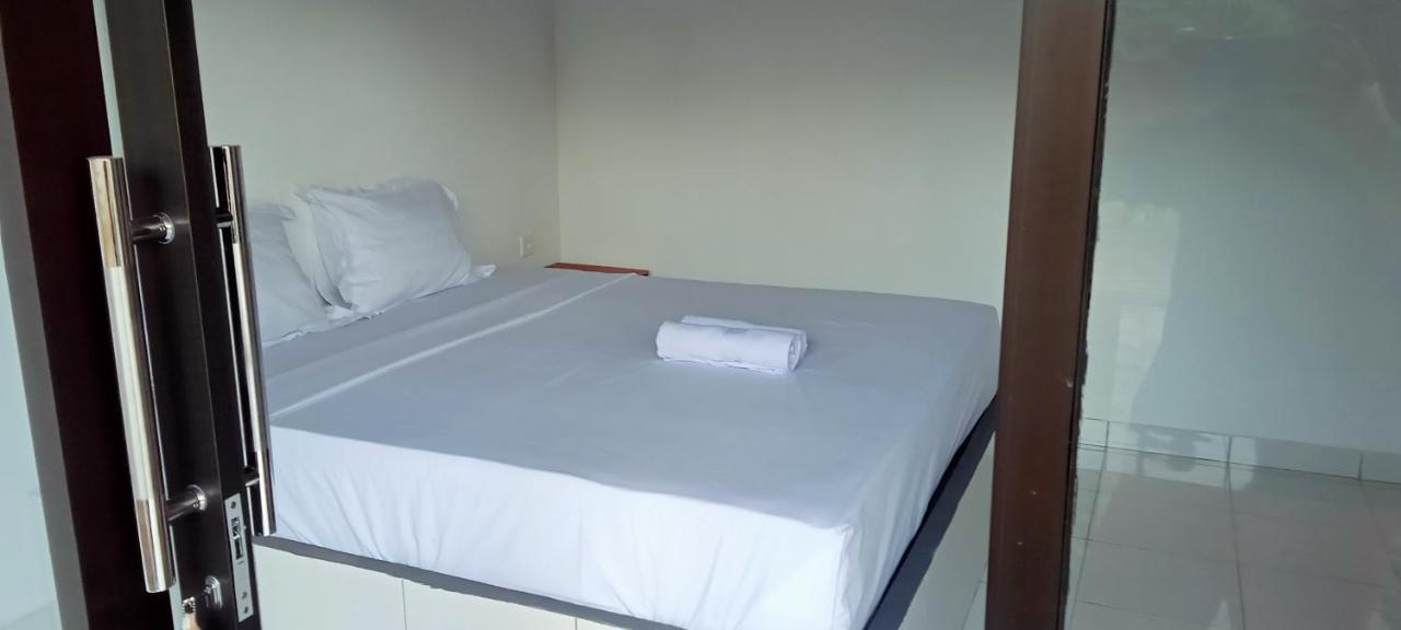 Giri Homestay Амед Экстерьер фото